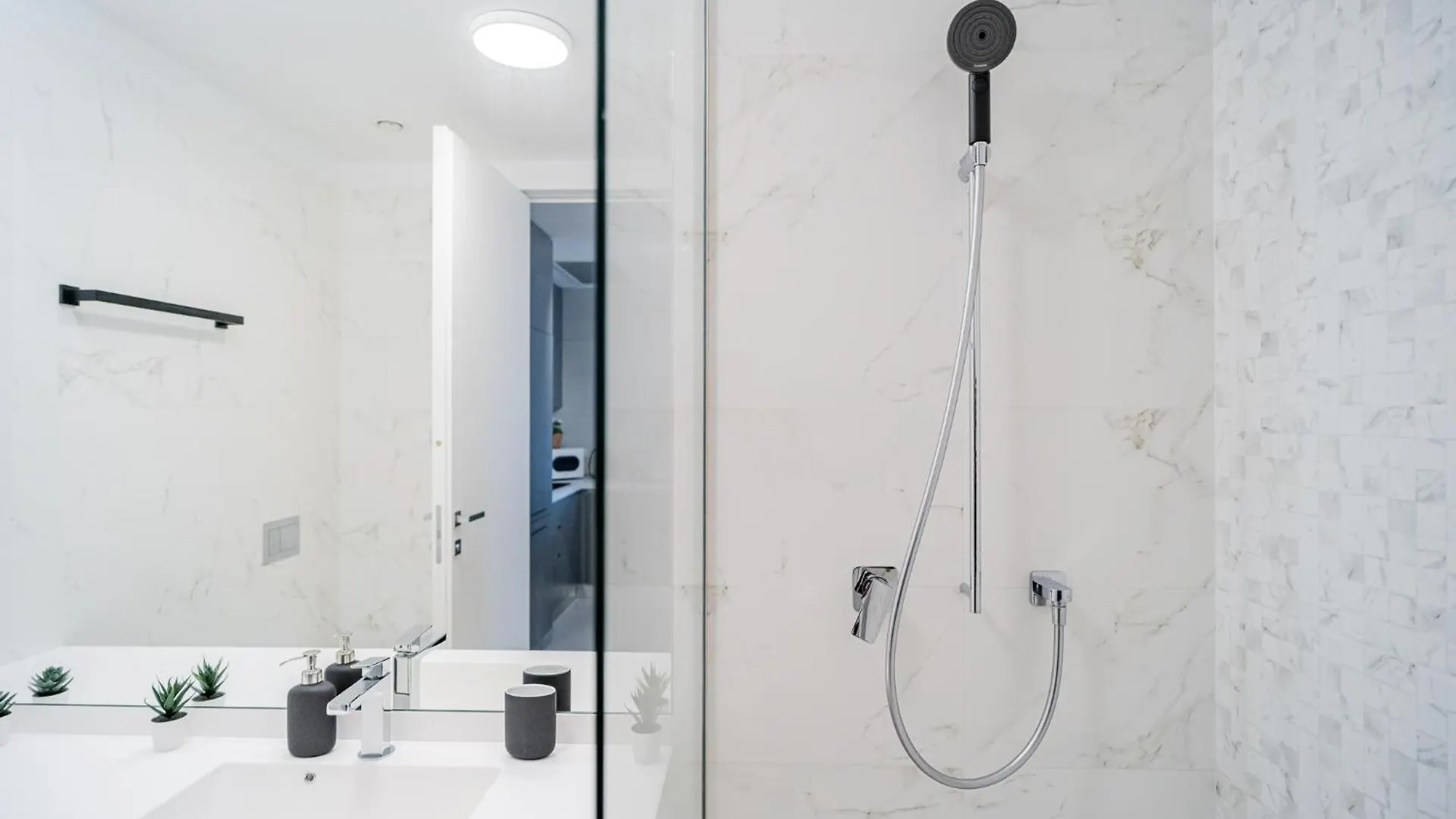One Floreasca Luxurious Apartment - Panormaic City & Park Views Bukarest Románia