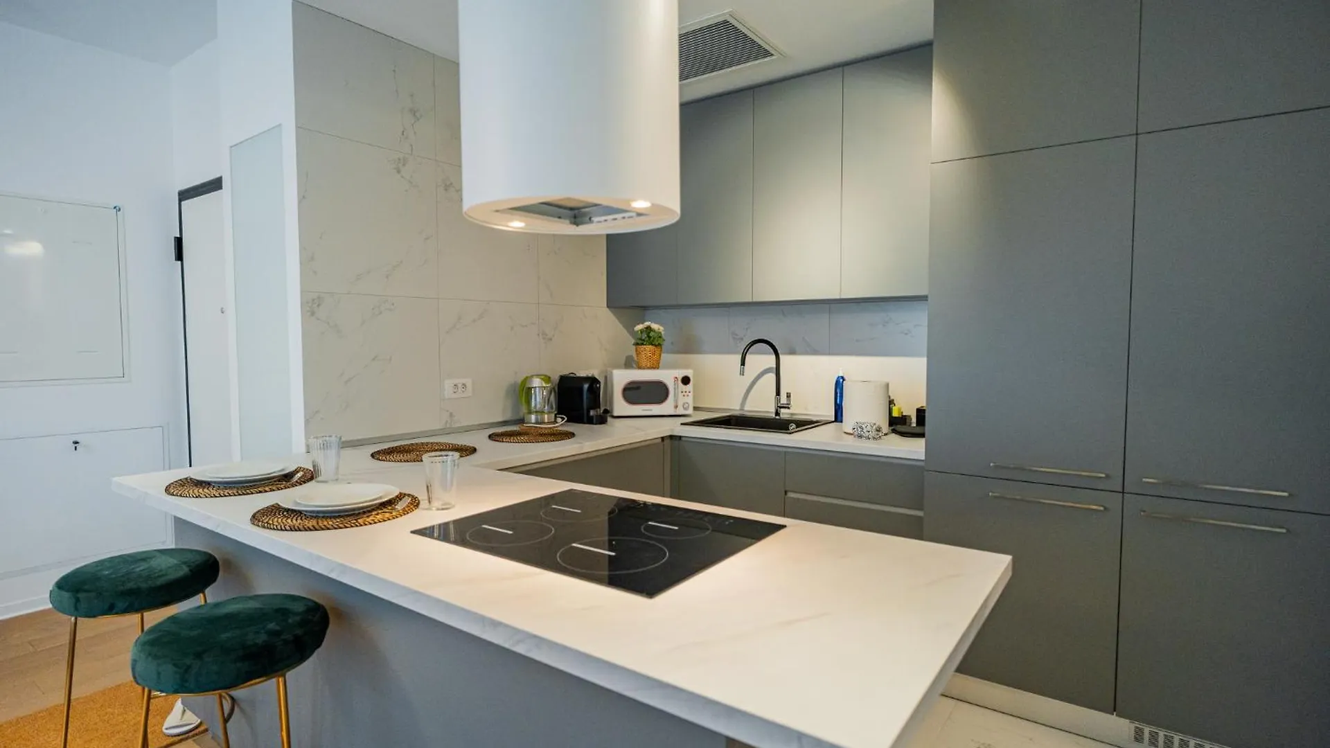 One Floreasca Luxurious Apartment - Panormaic City & Park Views Bucharest 0*,  Romania