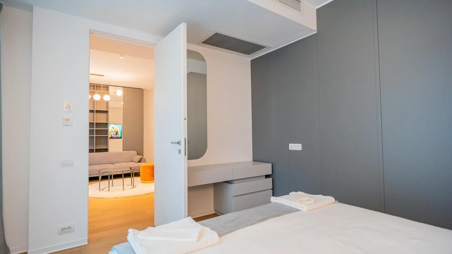 One Floreasca Luxurious Apartment - Panormaic City & Park Views Bucharest